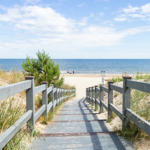 Eine Treppe zum Strand der Ostsee